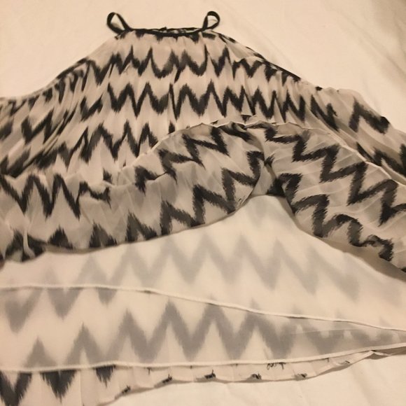 NWT GUESS Cheveron Pleated Blouse XL - Picture 4 of 8